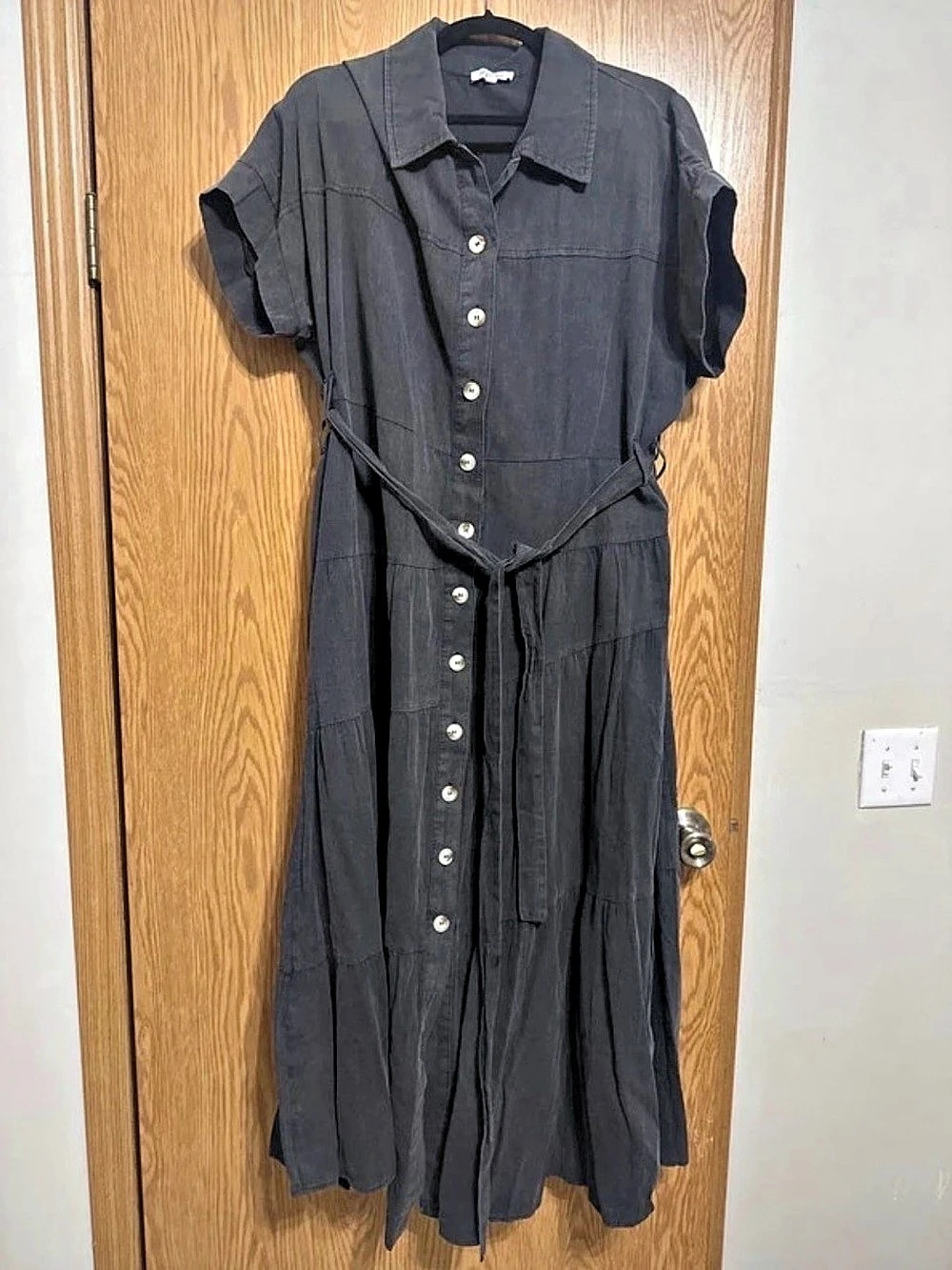 Polagram Black Button-Front Midi Dress Size 1X